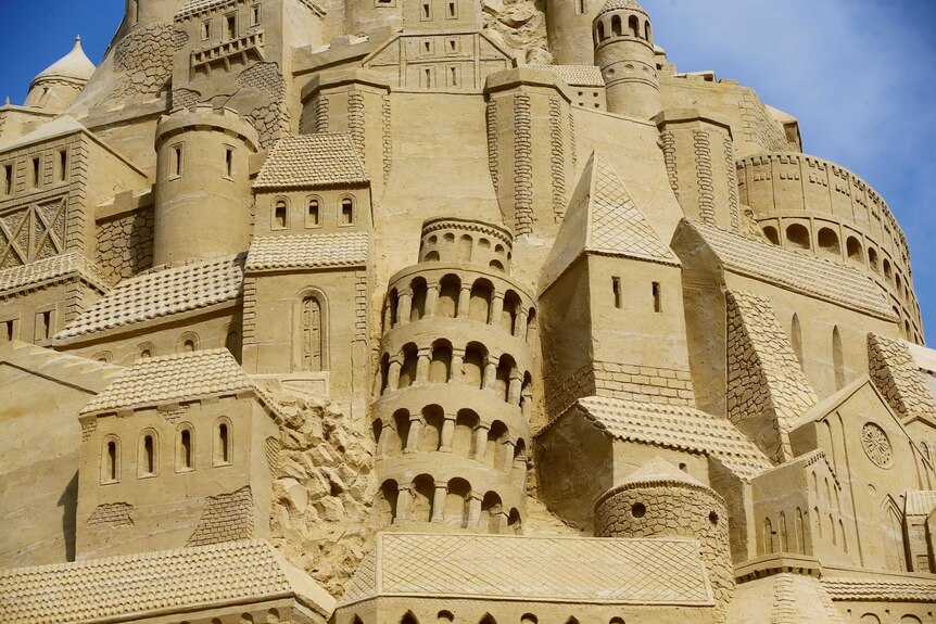 A close-up picture from the world's highest sand castle.