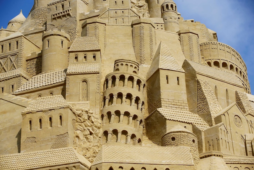 A close-up picture from the world's highest sand castle.