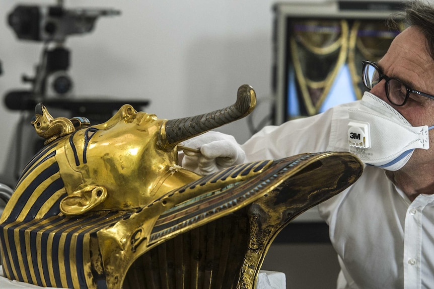 Specialist restores damaged Tutankhamun mask