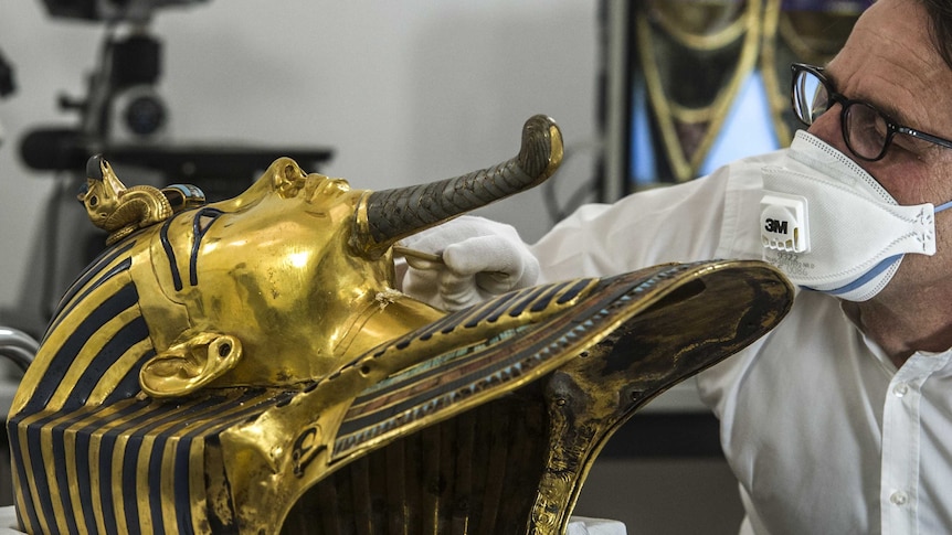 Specialist restores damaged Tutankhamun mask