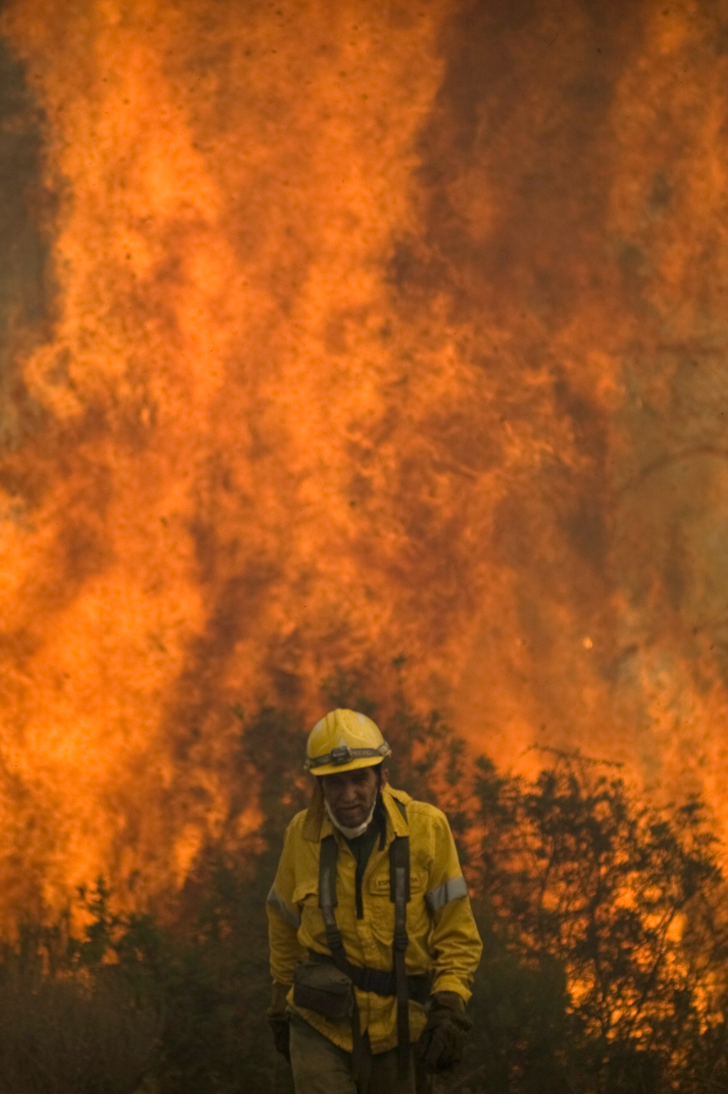 Hundreds battle fires threatening coastal Spain ABC News