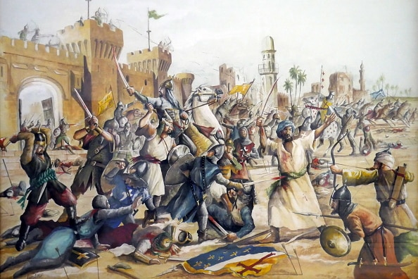 Une peinture de croisés chrétiens envahissant une forteresse égyptienne.