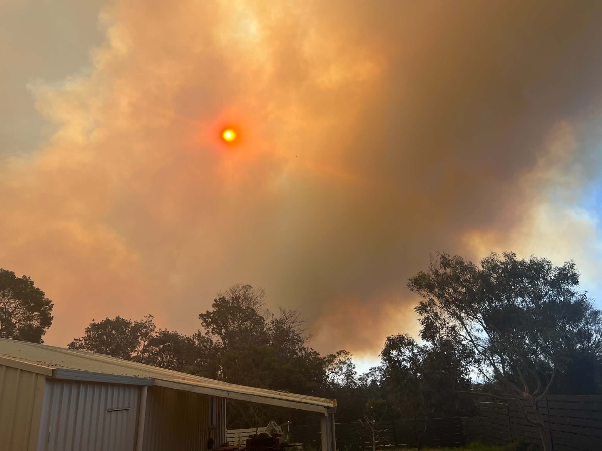 Watch and Act issued as bushfire burns in Victoria's Central Gippsland