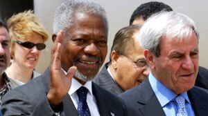 UN chief Kofi Annan has arrived in Beirut for talks with Lebanese leaders.