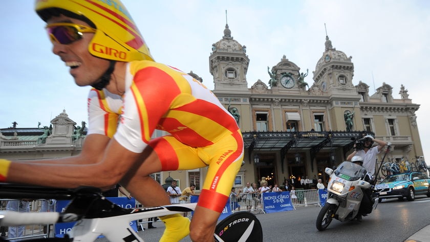 Contador rides past the casino