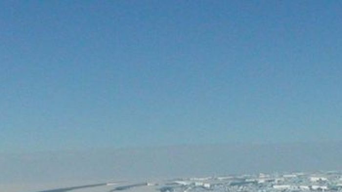 Wilkins ice shelf disintegrating