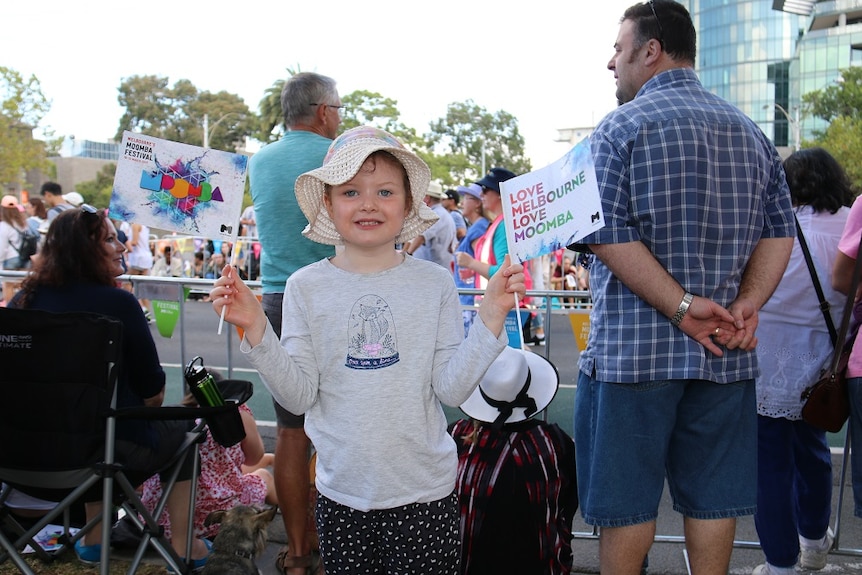 Amelie attends her first Moomba parade