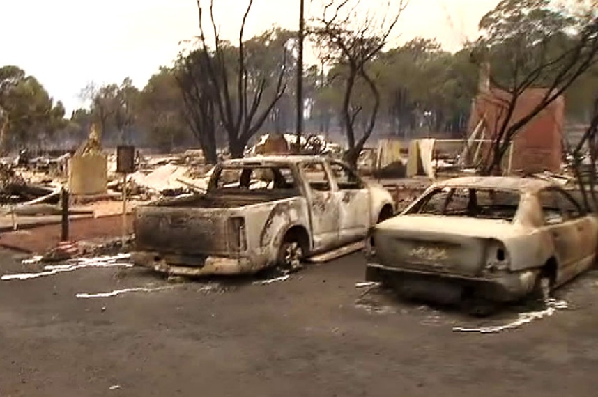 Cars burnt out by bushfire at Yarloop.