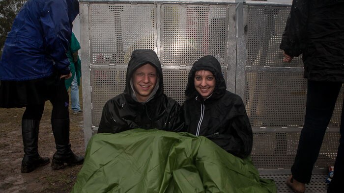 Two fans try to stay dry