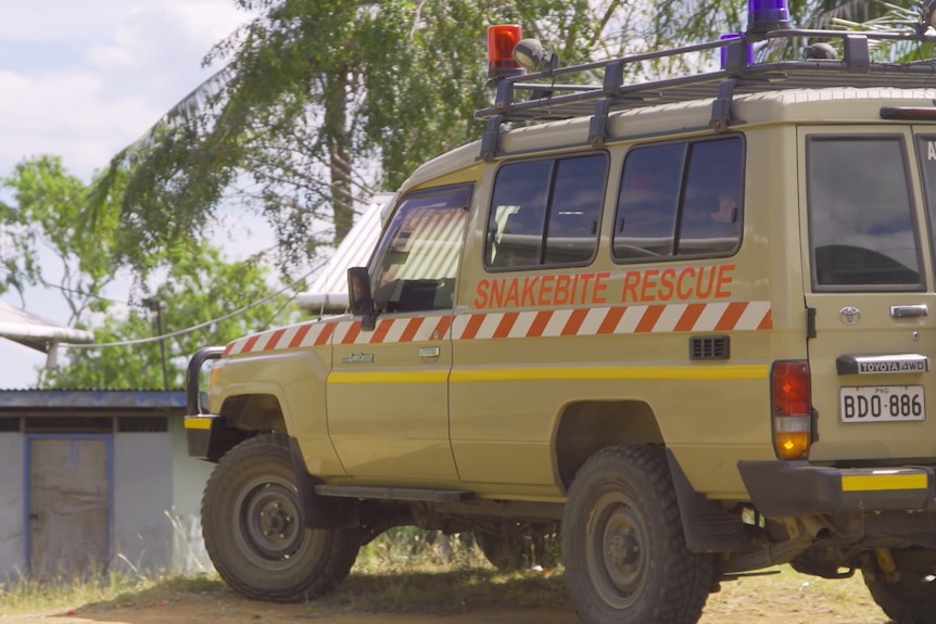 A khaki green colour 4 wheel drive with the words "snake bite rescue" written on the side panel