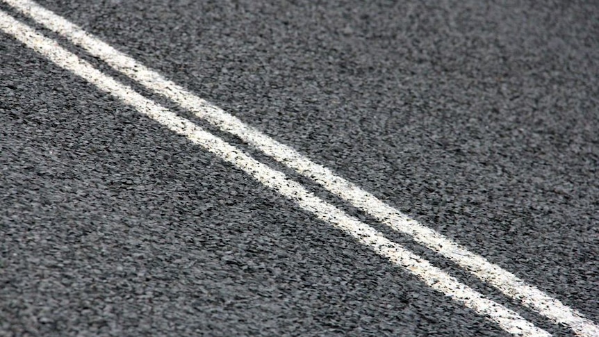 double white line on road