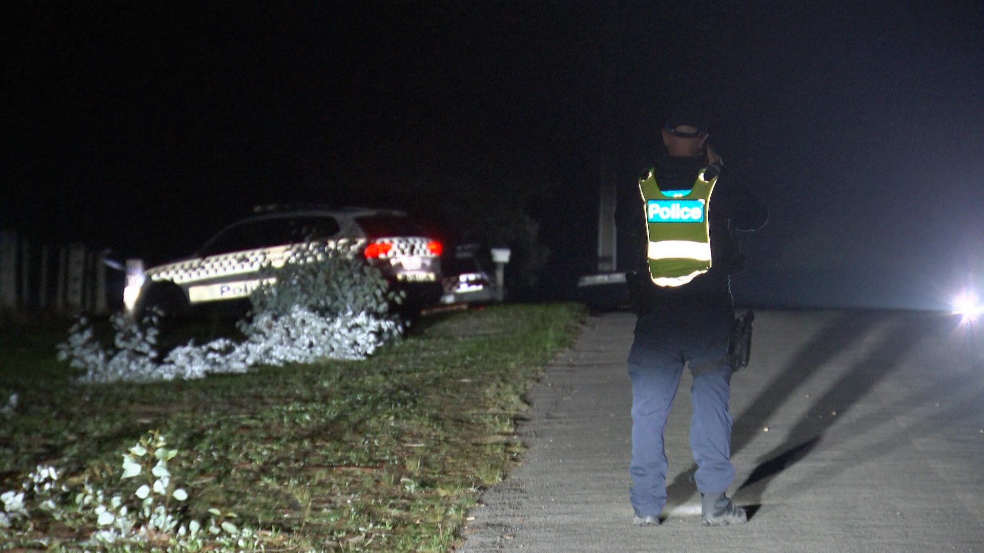 Police shoot man dead during siege in Victoria - ABC News