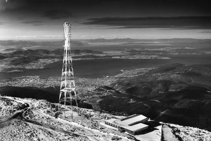 The original PMG transmission tower on top of Mount Wellington in black and white in 1960.