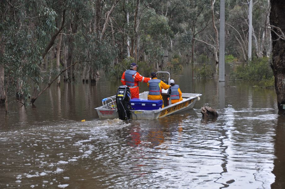 Victorian Towns Brace To Be Cut Off By Floodwaters - ABC News