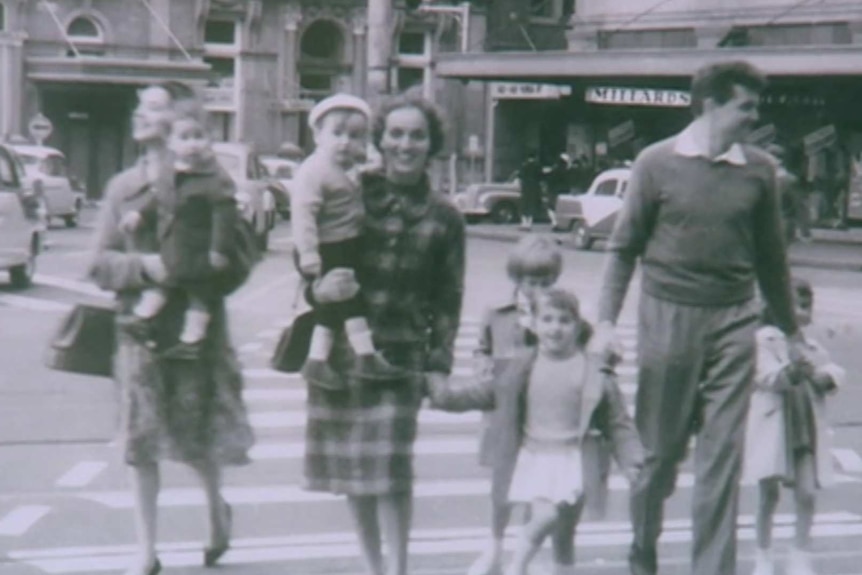 Black and white photo of Aldo Boschin, his wife and children in Sydney.