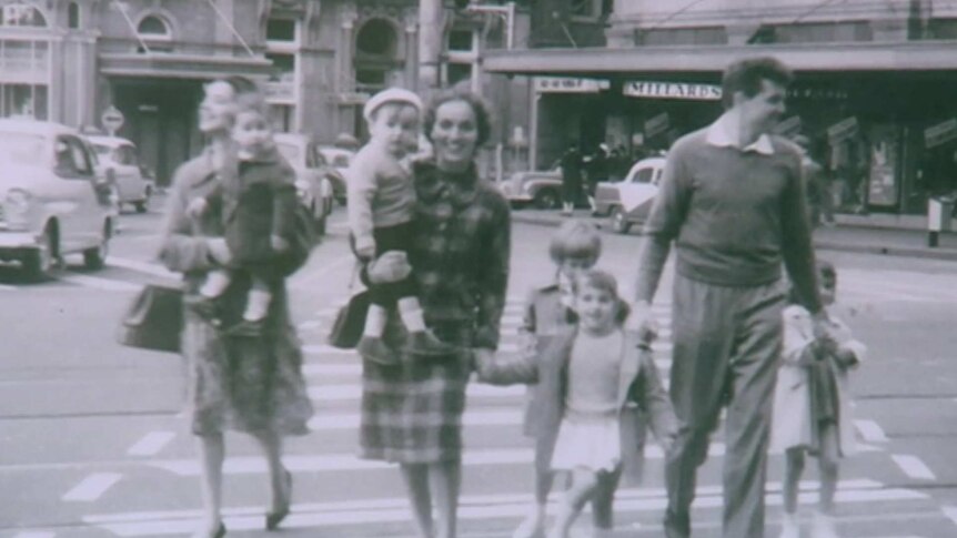 Black and white photo of Aldo Boschin, his wife and children in Sydney.