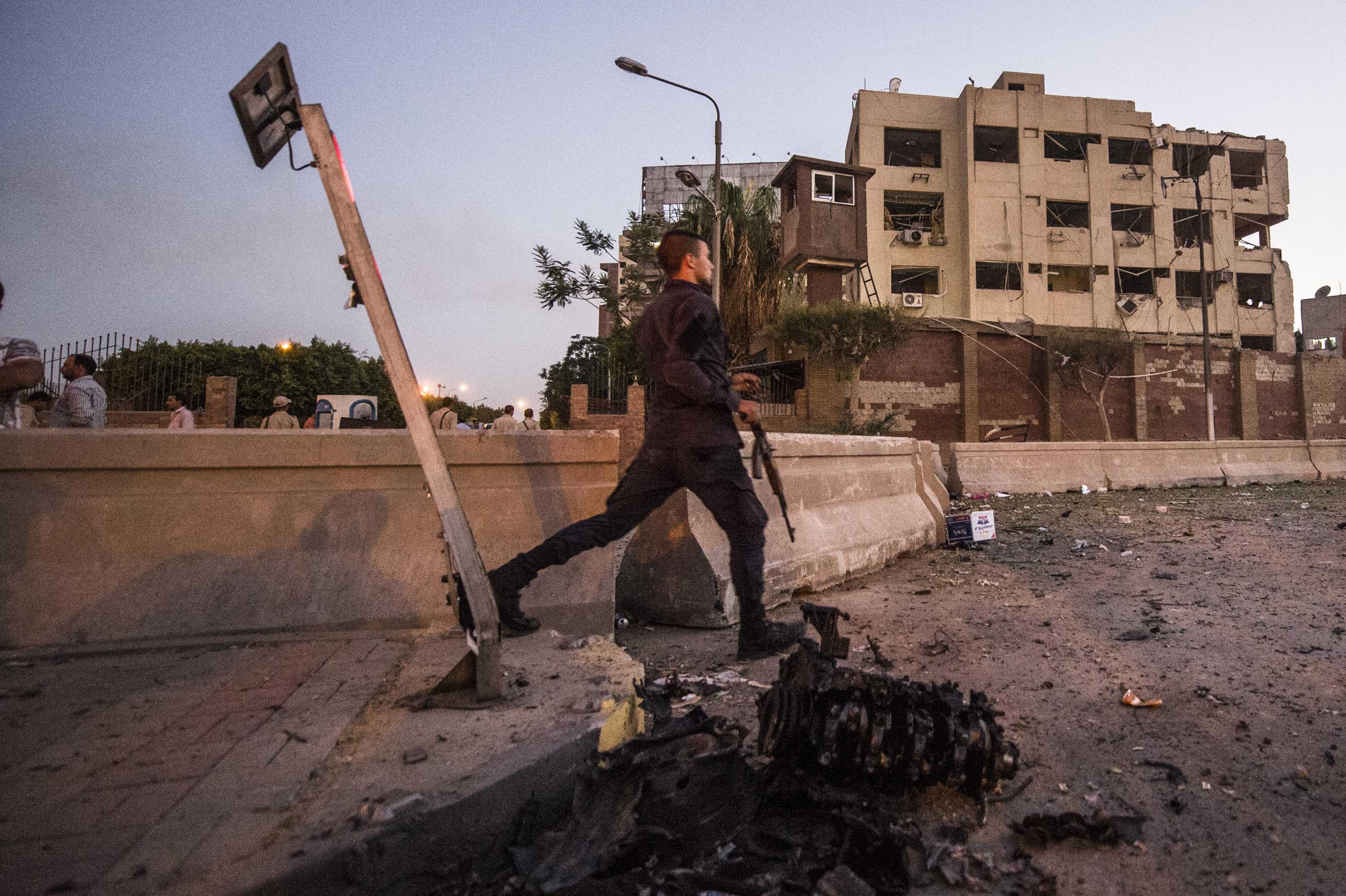 Islamic State claims courthouse blast which wounded 30 in Cairo - ABC News