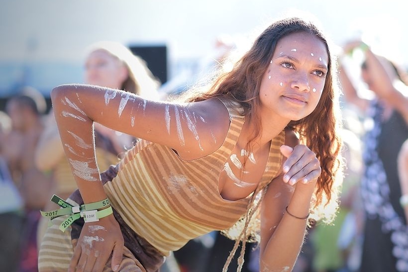 Dubs Yunupingu dancing