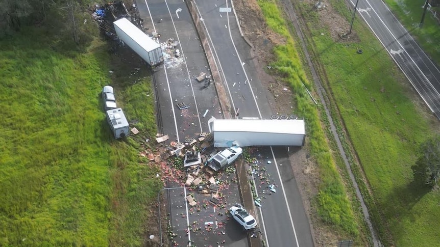 A drone shot shows five vehicles involved in a highway crash.