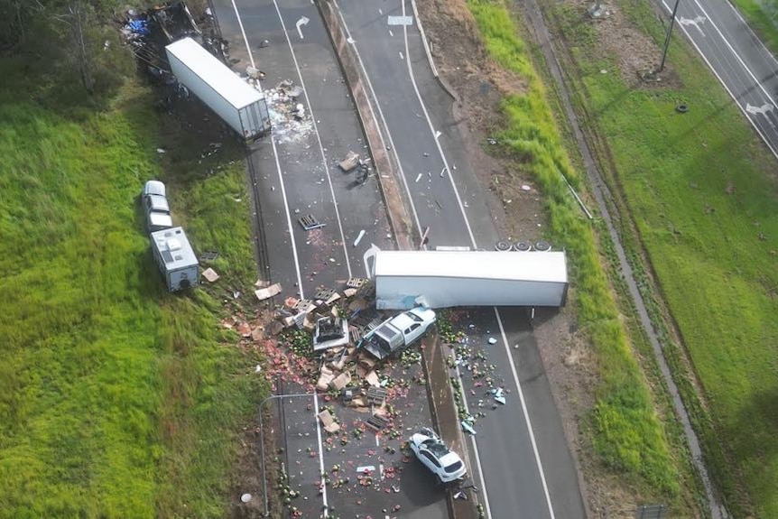 A drone shot shows five vehicles involved in a highway crash.