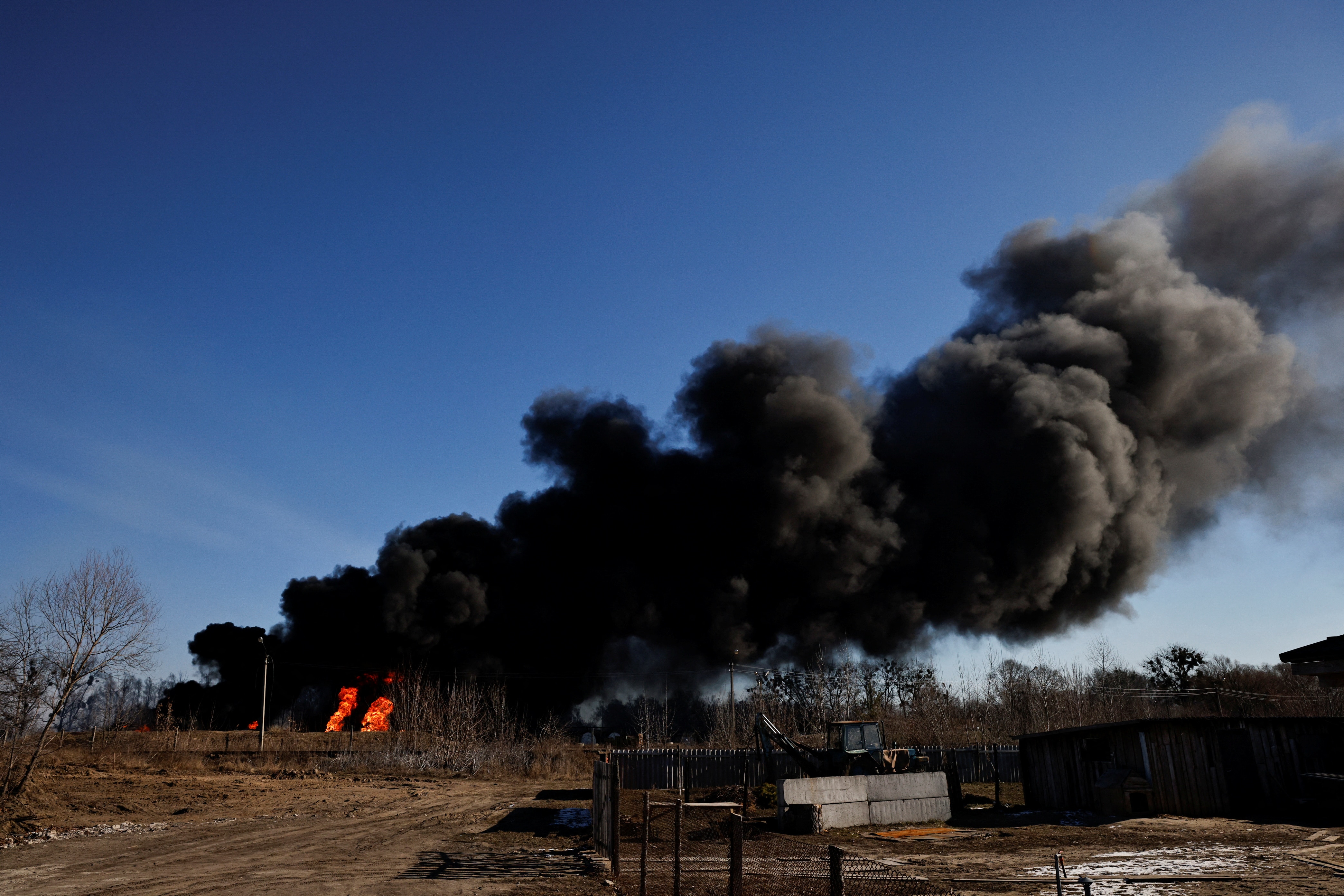 Russian Forces Move Closer To Kyiv As Civilian Evacuations Of Towns And ...