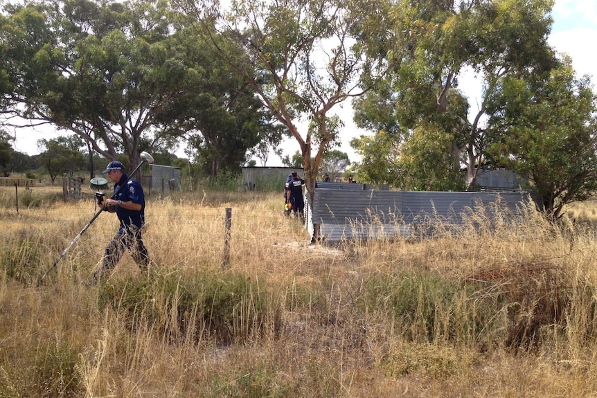 Police search Badgingarra property for missing teen Hayley Dodd