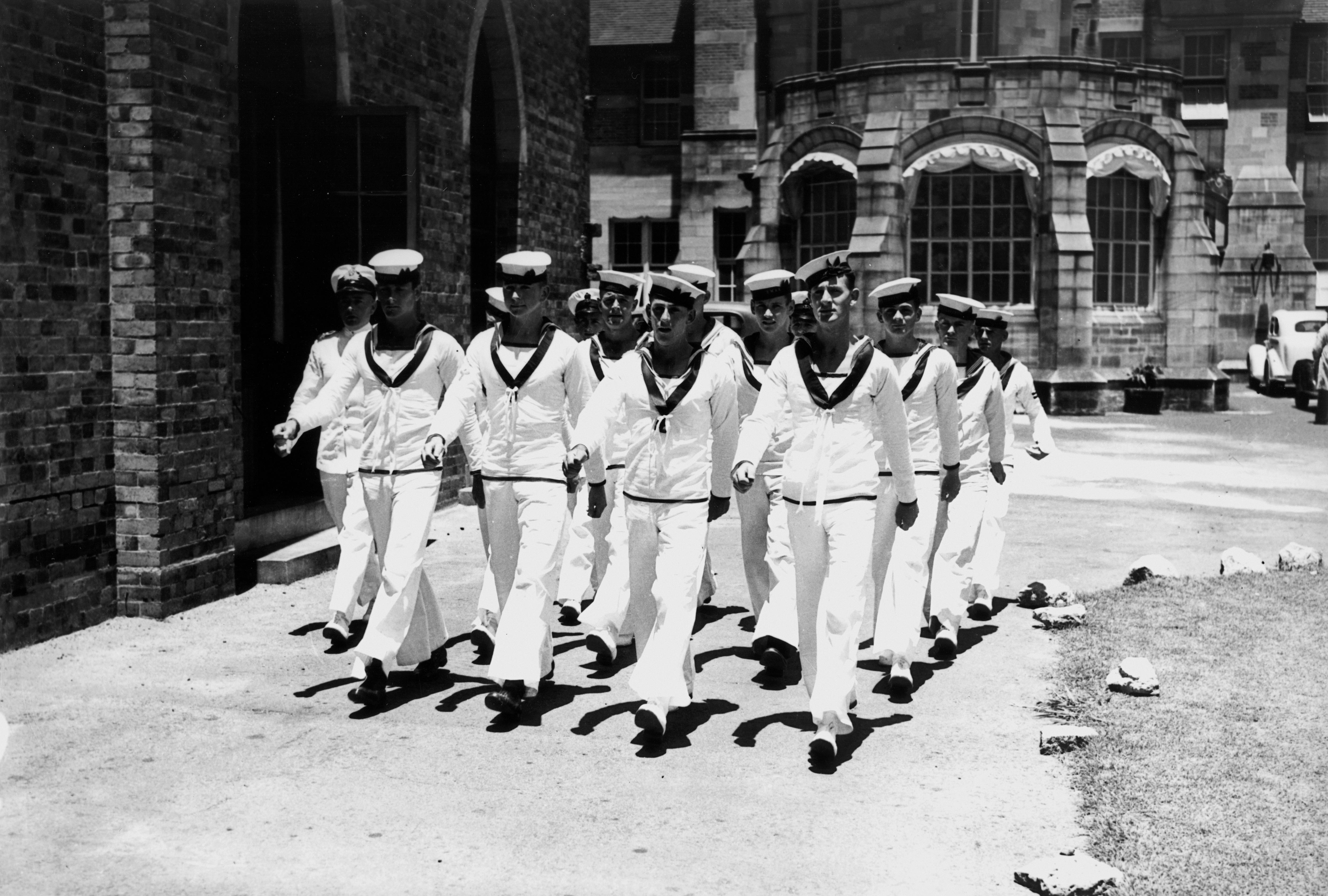 Black and white photo of US navy sailors dressed in white in 1942.
