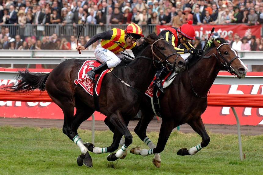 Yasunari Iwata rides Delta Blues (R) to victory over Pop Rock in the 2006 Melbourne Cup.