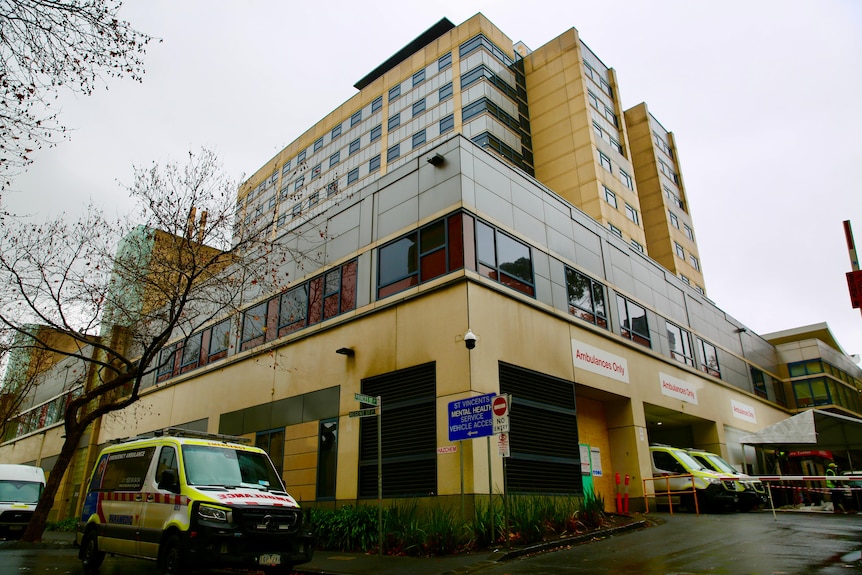 A large hospital building on a cloudy day