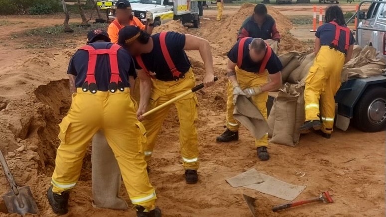 Prisoners assist in flood prep