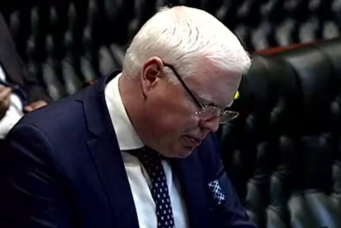 A man stands in NSW parliament, speaking at the dispatch box.