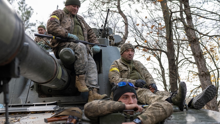Ukrainian artillery unit members get prepared to fire towards Kherson.