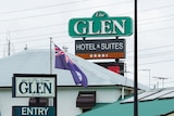 A sign of the Glen hotel.