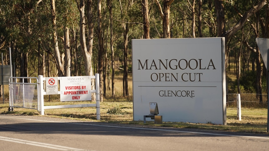 A white sign reading "Mangoola Open Cut Glencore"