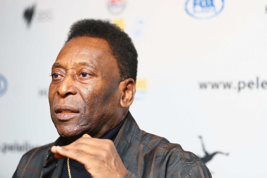 Pele speaks to Australian media in Melbourne