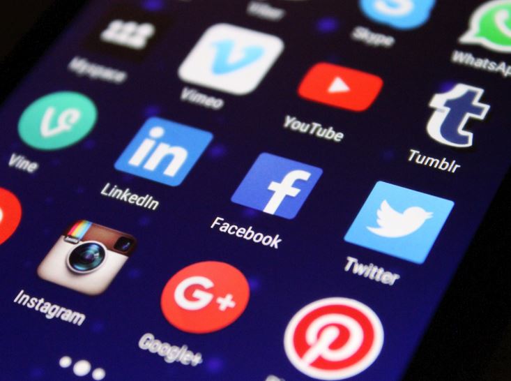 What does the 2016 trend tell us about our relationship with social media?