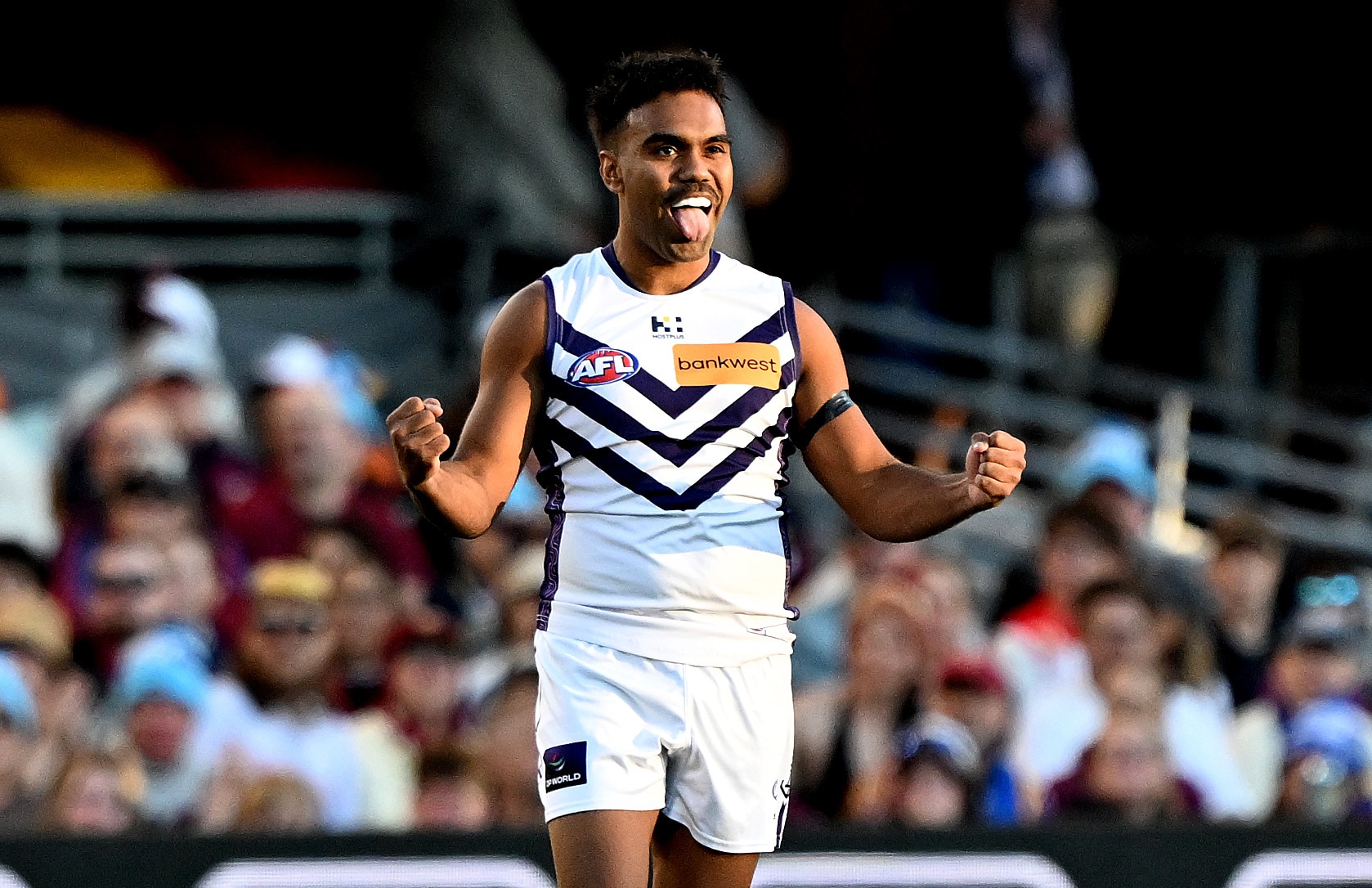 Dogs hang on for victory over Pies after frenetic finish