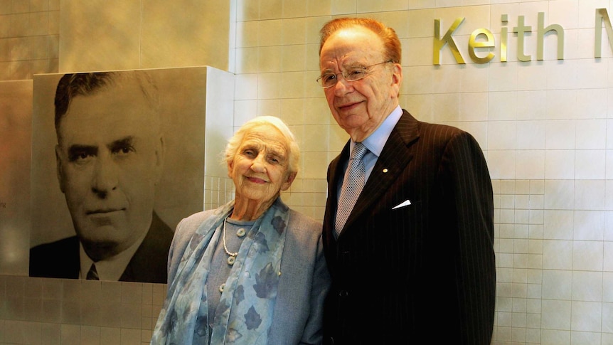 Dame Elisabeth Murdoch with her son Rupert in 2005