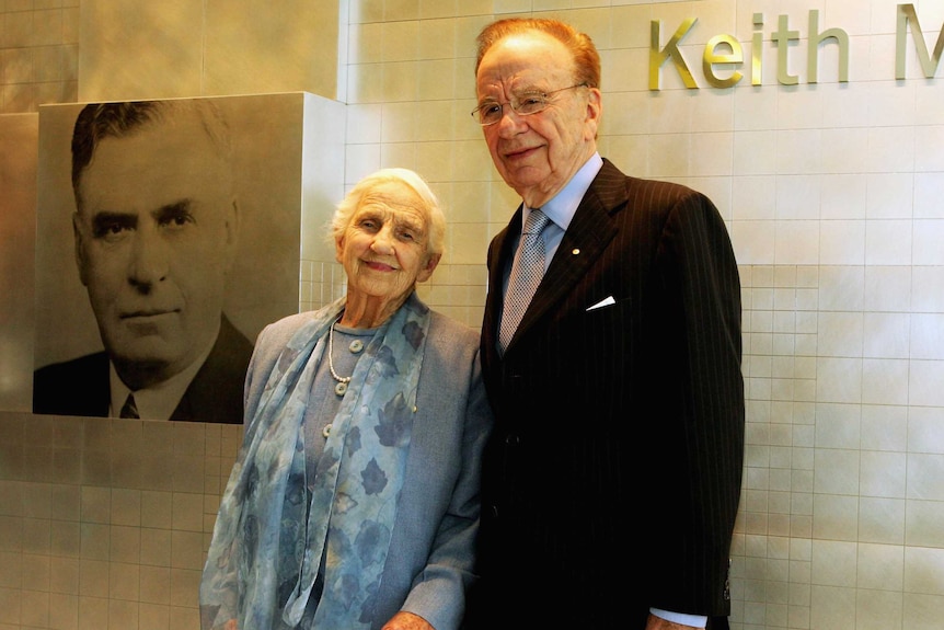 Dame Elisabeth Murdoch with her son Rupert in 2005