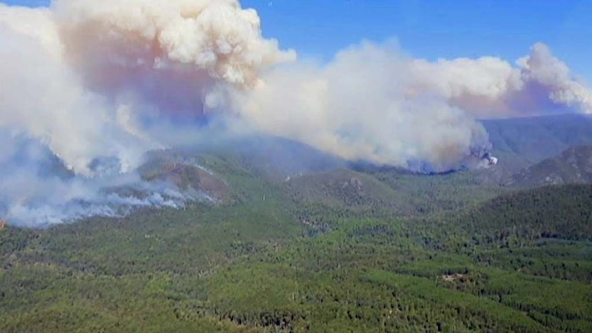 Bushfires threaten small communities