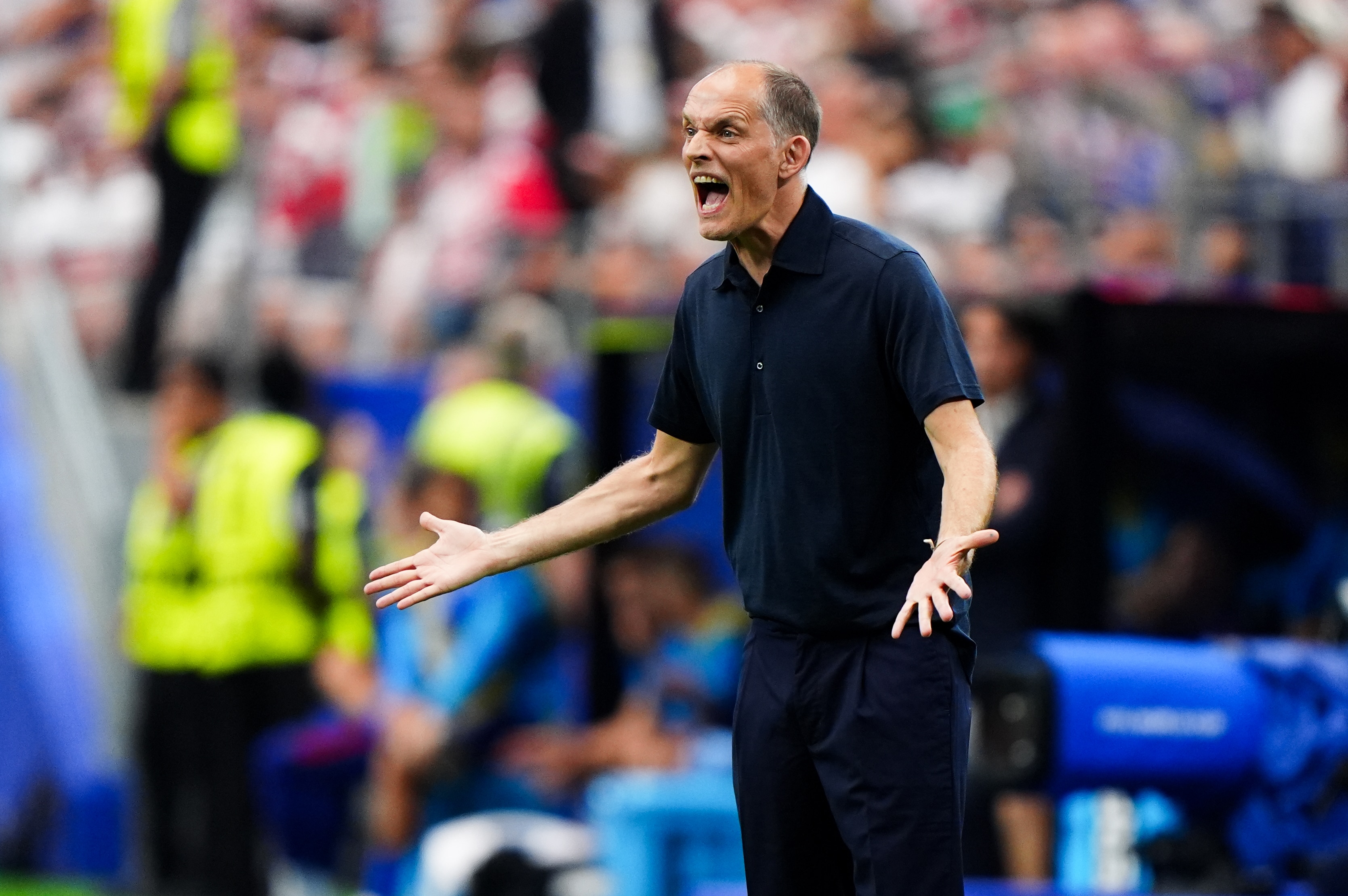 Thomas Tuchel screams with his hands wide