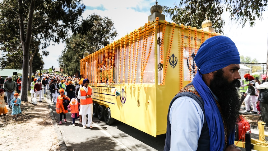 A mobile gurdwara weaves its way through Bendigo followed by a procession.
