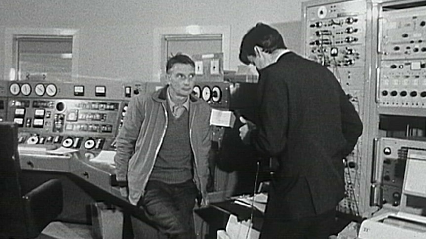 Parkes Observatory director John Bolton talking to an ABC reporter in 1960s