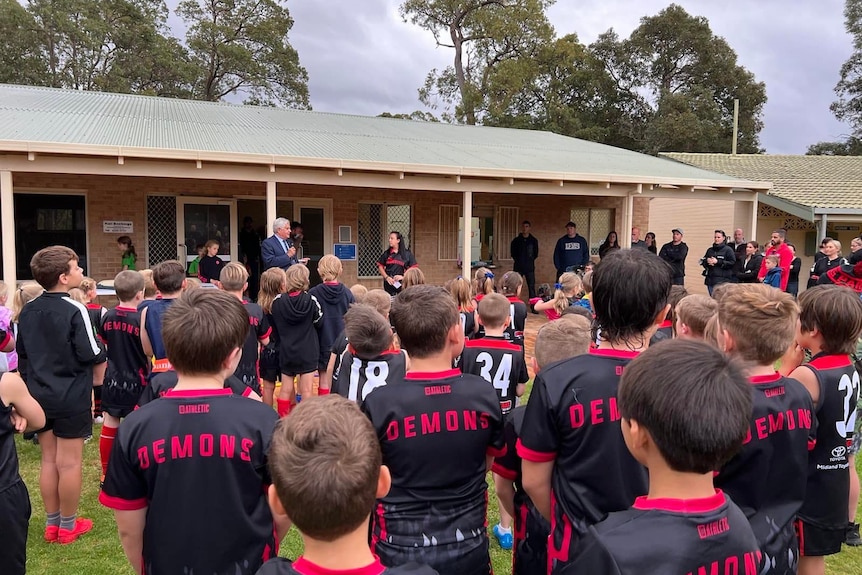 Taryn Shinnick addressing a crows of young players at the football ground