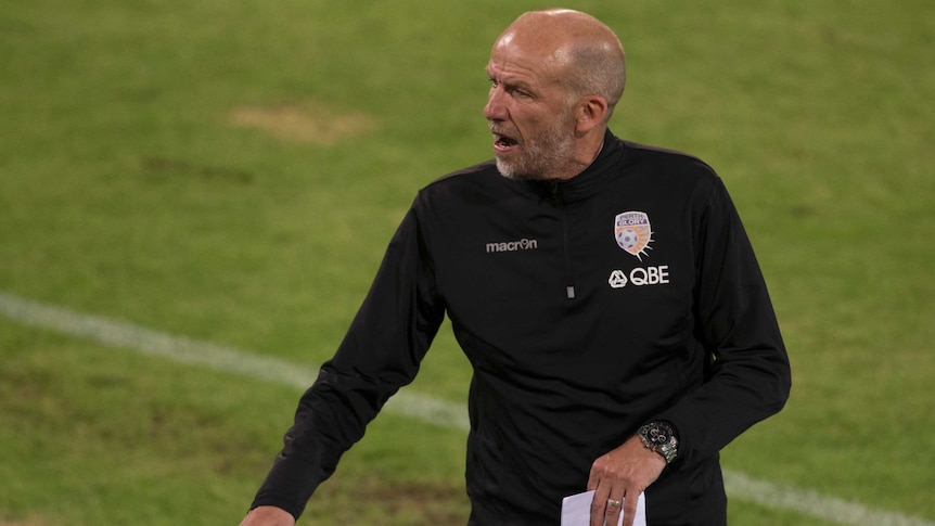 Kenny Lower gestures from the sideline during the Glory vs Jets A-League match in Perth.