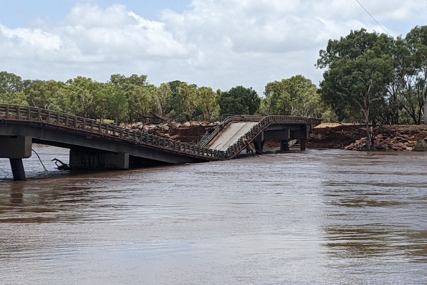 The Fitzroy River Bridge collapsing into the river 
