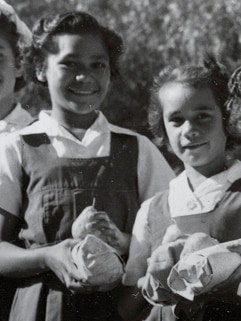 Lorraine Peeters and her sister in a black and white photograph from when she was a child