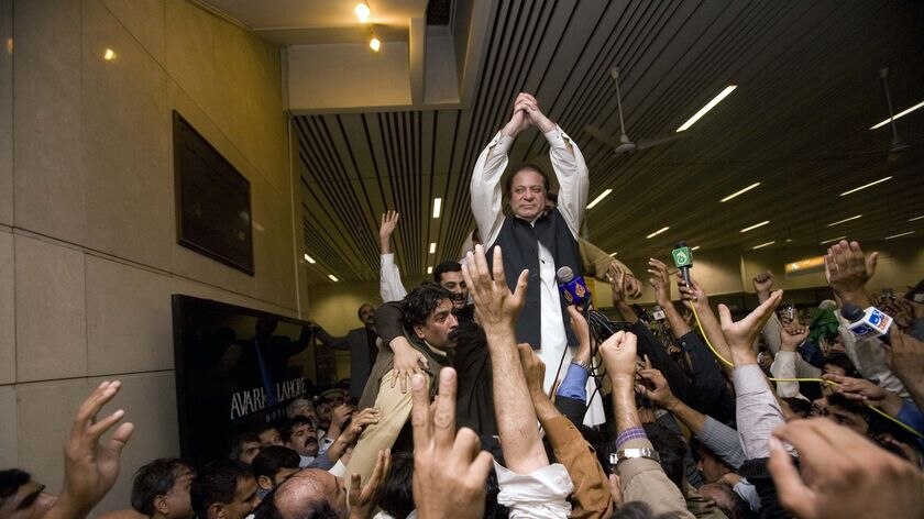 Former Pakistan prime minister Nawaz Sharif returns home