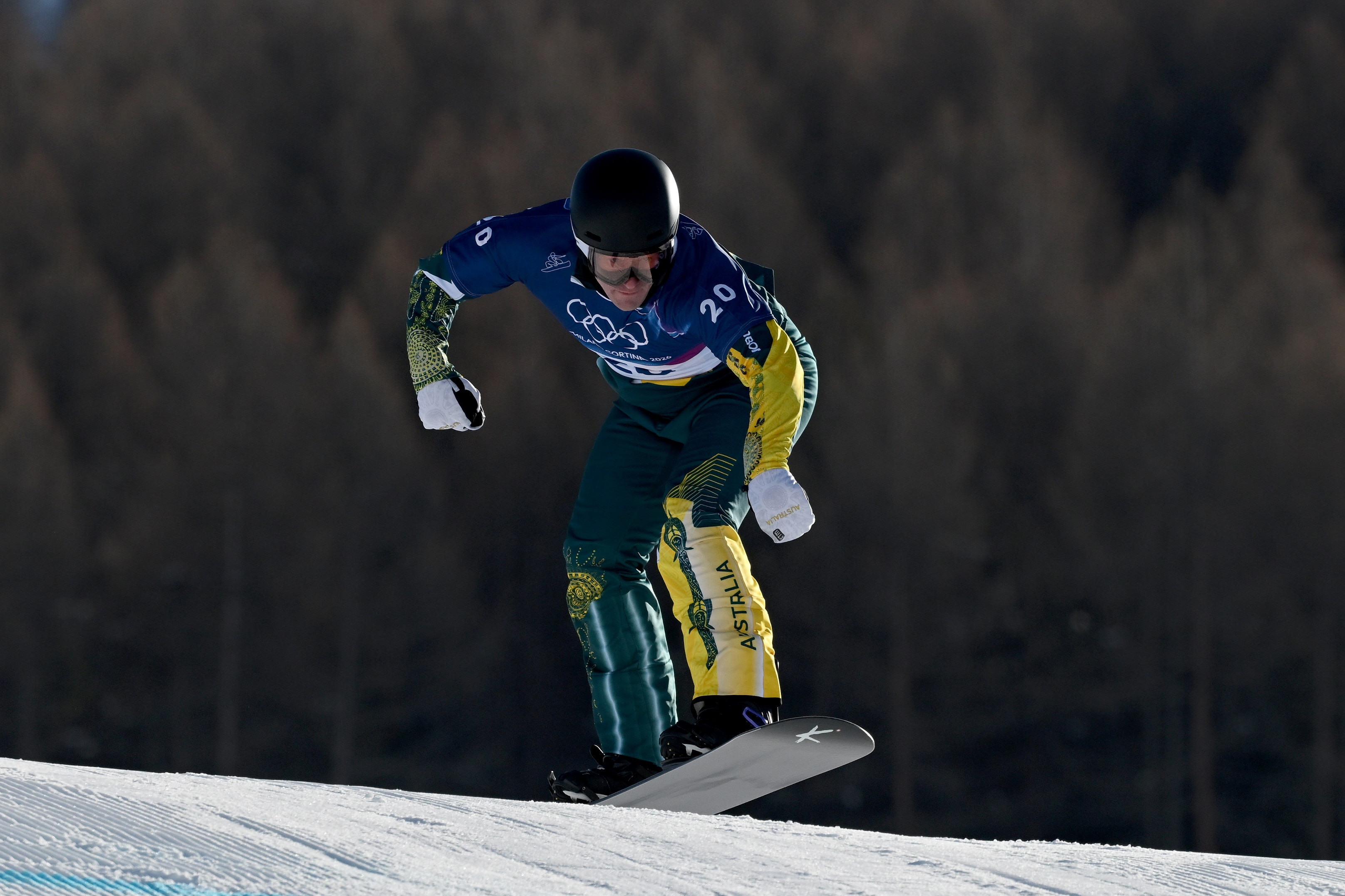 Jarryd Hughes supera una escalada