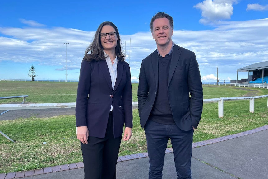 Katelin McInerney and Chris Minns at the Kiama pavilion in 2022, eight months from the election. 